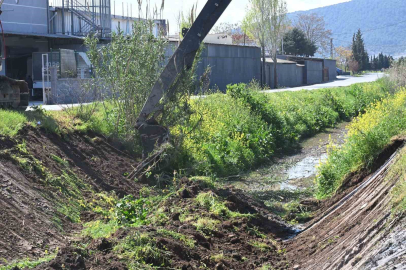 Akhisar’da 5 kilometrelik dere hattı temizleniyor