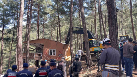 Osmaniye’de mahkeme kararı sonrası 31 kaçak yayla evinin yıkımına başlandı