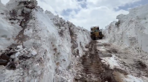 Bingöl’de nisan ayında metrelerce karla mücadele