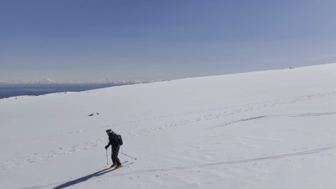 Polonyalı dağcılar Süphan Dağı’ndan kayakla indi