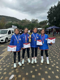 Atletizmde bir ilk: 4 kız kardeş kürsüye çıktı