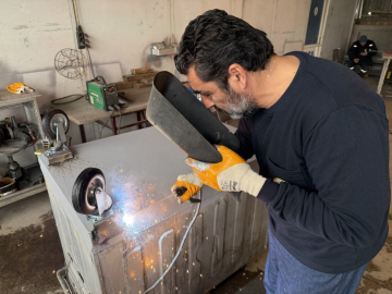 Kartepe’de eskiyen çöp konteynerleri onarılarak yeniden kullanıma sunuluyor