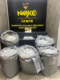 İzmir’de durdurulan araçtan 156 bin uyuşturucu hap çıktı
