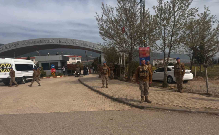 Gaziantep’te "Huzurlu Okul Önleri" uygulaması: 78 aranan şahıs yakalandı