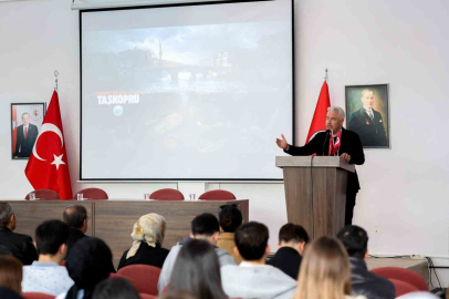 "7 Kemerli Bir Zaman Geçidi" filmi üniversite öğrencileriyle buluştu