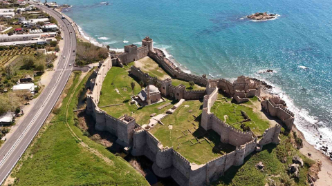 Mamure Kalesi camisinde 700 yıldır ibadet sürüyor