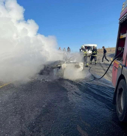 Siirt’te seyir halindeki otomobil alev aldı: 4 kişilik aile son anda kurtuldu
