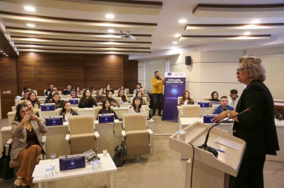 Sivas’ta genç iletişimciler dijital dünyaya hazırlanıyor