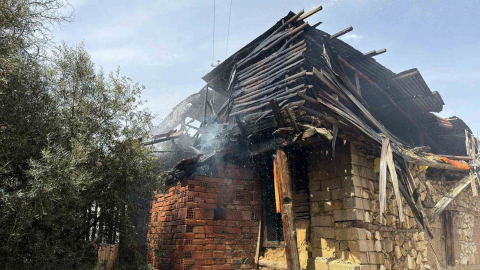 Burdur’da boş ahşap evde yangın