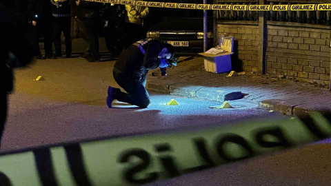 Eşinin KADES ihbarıyla eve gelen polislere ateş açtı