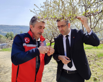 Uşak İl Tarım ve Orman Müdürlüğü ekipleri üreticiyle bir araya geldi