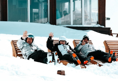 Plaj kenarı değil Palandöken’in zirvesin şezlong keyfi