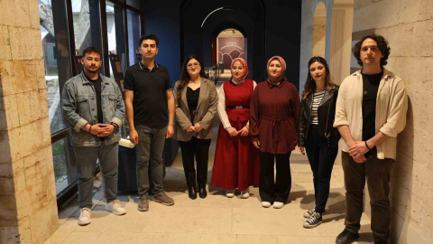Kırşehir’de gençler 88 saatlik eğitimin ardından müzede rehberlik yapıyor