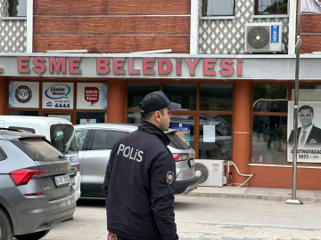 Eşme’da Başkan Tozan, eşi ve 3 şüpheliye irtikap gözaltısı
