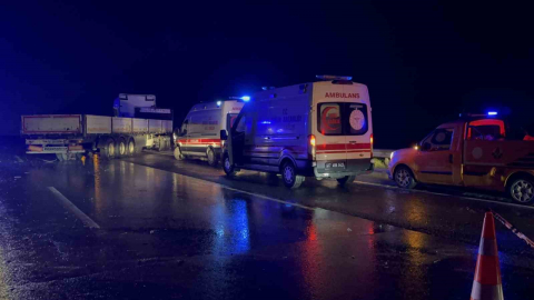 Tarsus-Adana-Gaziantep Otoyolu’nda kamyonet tırla çarpıştı: 1 ölü, 1 yaralı