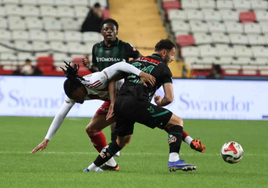 Trendyol Süper Lig: Antalyaspor: 0 - Konyaspor: 0 (İlk yarı)