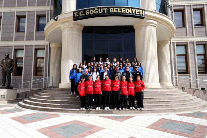 Söğüt Spor Voleybol Takımı’nı makamında kabul etti