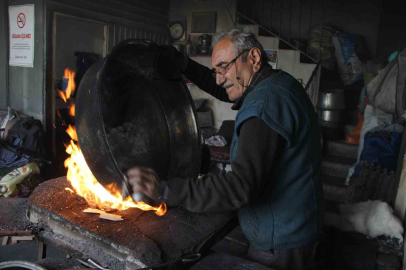 Yarım asırdan fazla süredir bakıra hayat veriyor: 73 yaşında mesleğini aşkla yapıyor