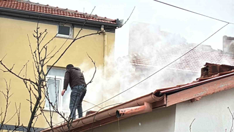 Müstakil evde baca yangını paniğe neden oldu