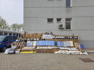 Bursa’da kaçak tütün baskını: Depo ve araçlardan servet çıktı