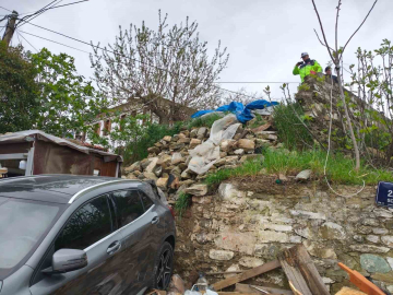 Otomobil tezgahın üzerine uçtu: 1 yaralı