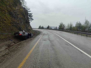 Takla atan otomobilden yara almadan kurtuldu