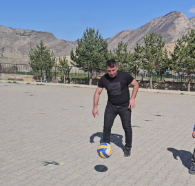 Şelale’nin "Yetenekli" müdürü: Topu iki defa potaya, kendini öğrencilerinin gönüllerine soktu