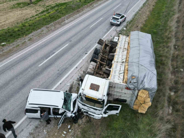 Kamyon ve tankerin karıştığı kazada faciadan dönüldü