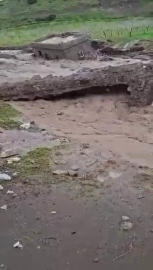 Siirt’te faciadan dönüldü: Sel suları bir evi yuttu