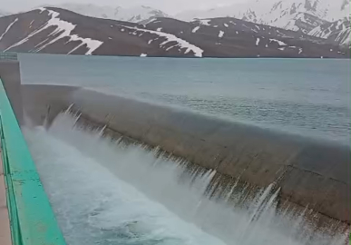 Yüksekova’nın mavi gerdanlığı Dilimli Barajı tam kapasiteye ulaştı