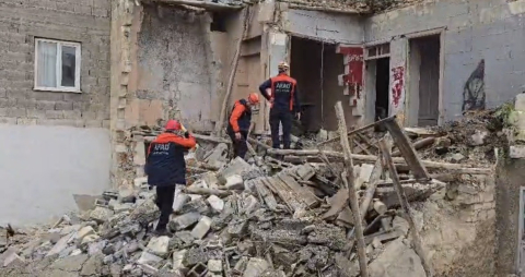 Gaziantep’te yoğun yağış sonrası kerpiç bina çöktü: 2 yaralı