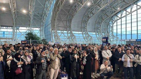 Erzincan’dan 192 hacı adayı dualarla kutsal yolculuğa uğurlandı