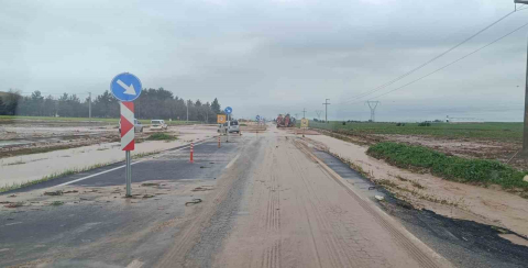 Siirt-Batman karayolunda taşkın nedeni ile ulaşım sağlanamıyor