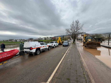 Siirt’te gece yağışı sele dönüştü, ev ve iş yerlerini su bastı