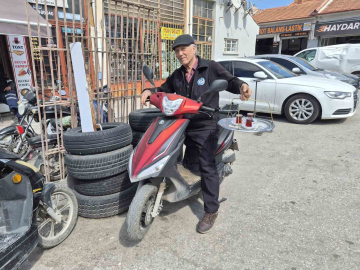 Eskişehir’de 44 senedir çaycı olan esnafın ilginç çalışma yöntemi