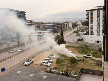 Vatandaşın yaktığı atık yangınını itfaiye ekipleri söndürdü