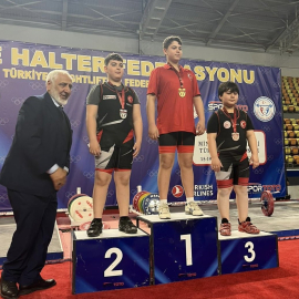 Minik halterci Taha Toprak, Türkiye 2’ncisi oldu