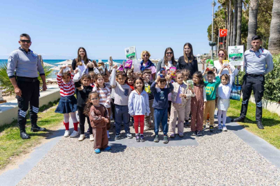 Manavgatlı minikler can dostları için sahada