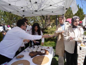 Türkiye’nin lezzetleri Kastamonu’da buluştu, öğrenciler yoğun ilgi gösterdi