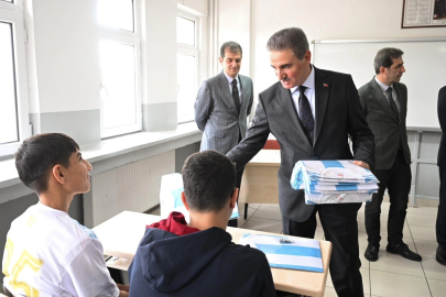 Vali Baruş, lise öğrencileriyle buluştu