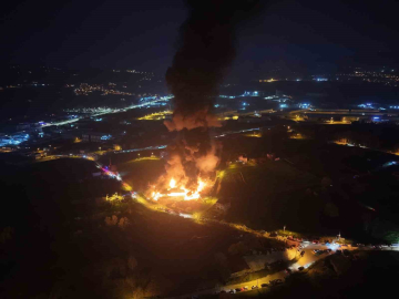 Samsun’da muz deposu yangını havadan görüntülendi