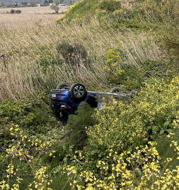 Direksiyon hakimiyetini kaybeden araç yoldan çıktı: 3 yaralı