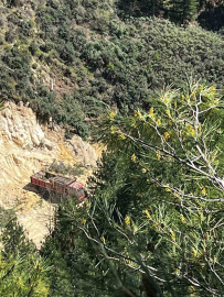 Buldan’da tartışmalı maden sahasında ağaç kesimi başladı
