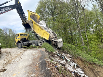 Yenitepe’de heyelan alarmı, stabilizasyon çalışmaları başlatıldı