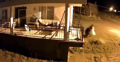 Elazığ’da çaldıkları eşyaları çarşafa sarıp götüren şüpheli yakalandı