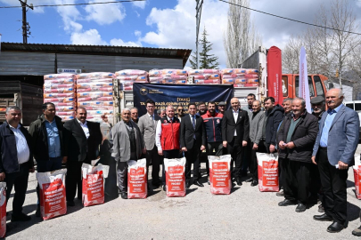 Kahramanmaraş’ta 320 üreticiye 6 bin kilogram ayçiçeği tohumu dağıtıldı