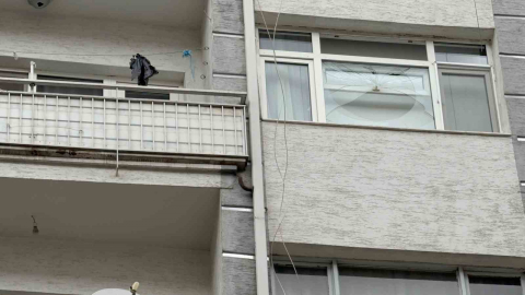 Fırtınada kırılan cam 6’ncı kattan vatandaşın üzerine düştü
