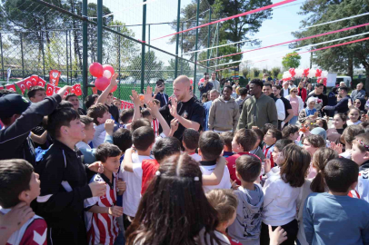 Samsunsporlu futbolcular, 23 Nisan’ı çocuklarla birlikte kutladı