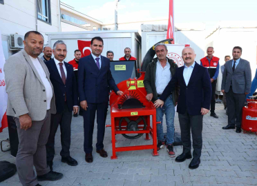 Çiftçilere zirai alet ve ekipman dağıtıldı