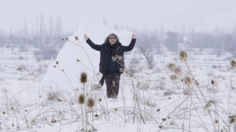 Akademisyenden doğa ve hafıza temalı performans